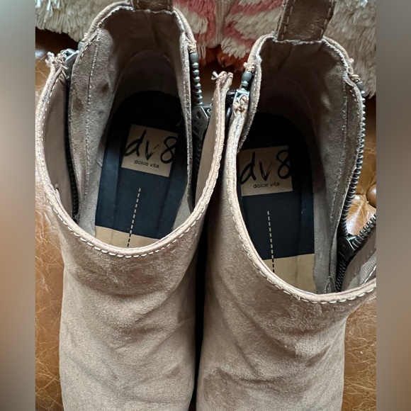 DV8 Chyro Zip Bootie | Size 9 - Picture 4 of 4